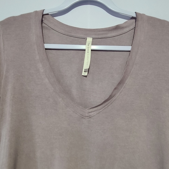 The Group Babaton Aritzia V-Neck Modal Blend Short Sleeve Shirt Women’s S - Picture 3 of 7